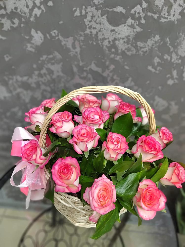Цветочная композиция из Розы в корзине в Никеле