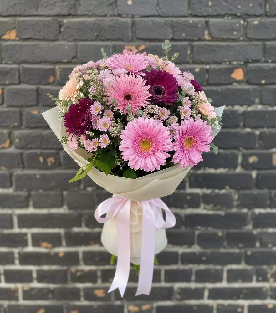 Букет цветов из: Герберы и Хризантемы в Никеле