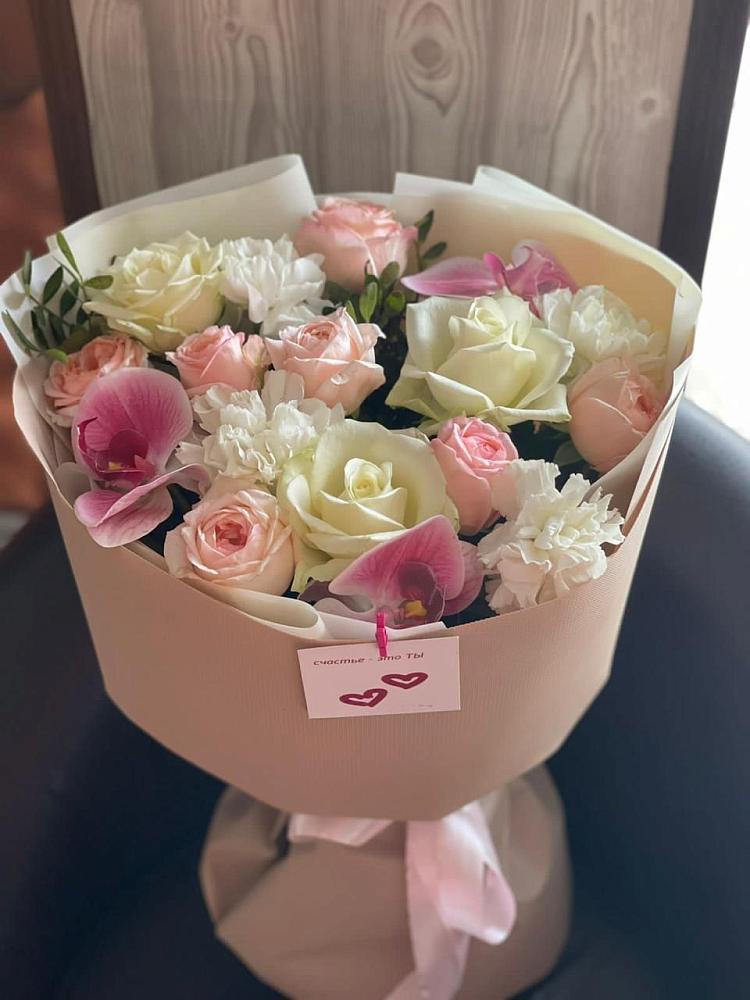 Букет цветов из: Орхидеи, Розы и Гвоздики в Никеле