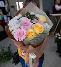 Букет цветов из:  Герберы, Розы и Хризантемы в Никеле