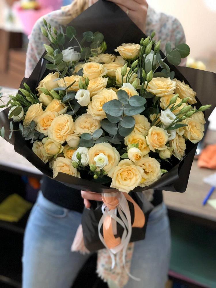 Букет цветов из: Розы и Лизиантусы в Никеле