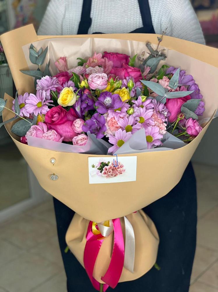 Букет цветов из: Хризантемы, Гвоздики и Альстромерии в Никеле