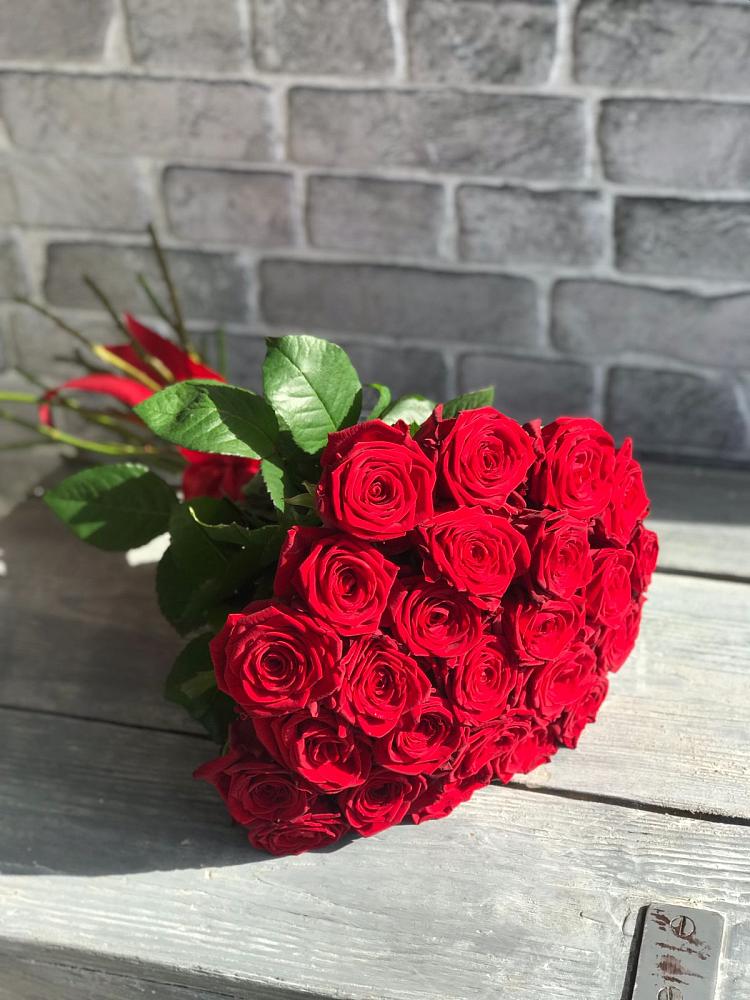 Букет Красные розы Фридом в Никеле