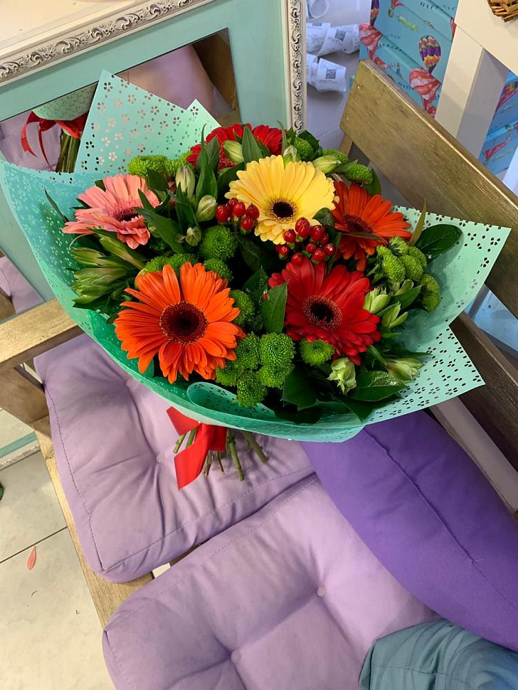 Букет цветов из: Герберы, Хризантемы и Альстромерии в Никеле