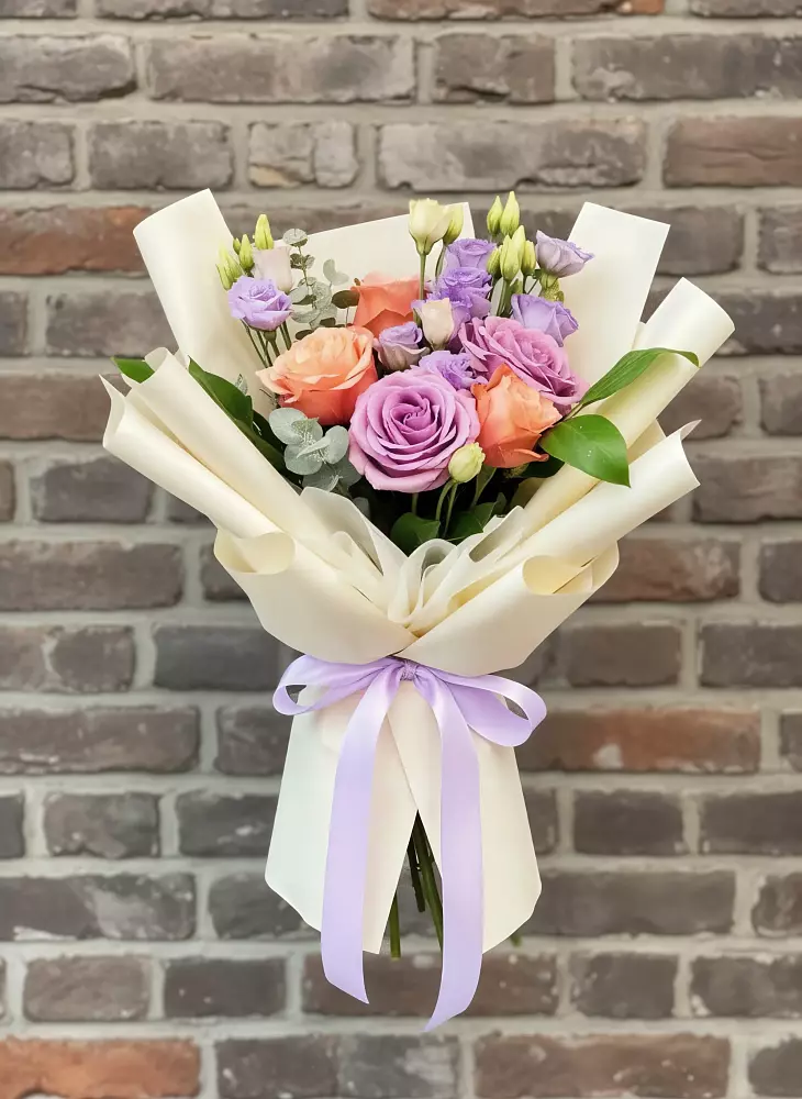 Букет цветочные ноты в Никеле Букет цветов из: Лизиантусы и Розы в Никеле