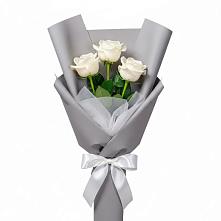 Букет 3 белые розы в Никеле