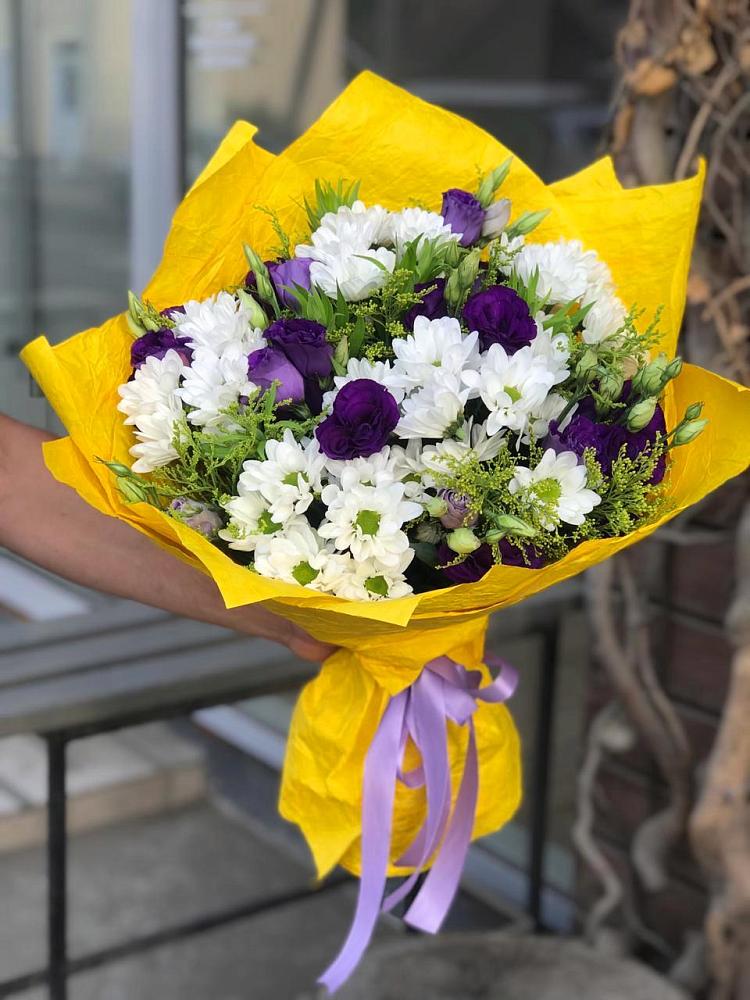 Букет цветов из: Ирисы, Хризантемы и Ромашки в Никеле