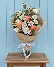 Букет яркий комплимент в Никеле Букет цветов из: Альстромерии, Лизиантусы, Розы и Хризантемы в Никеле