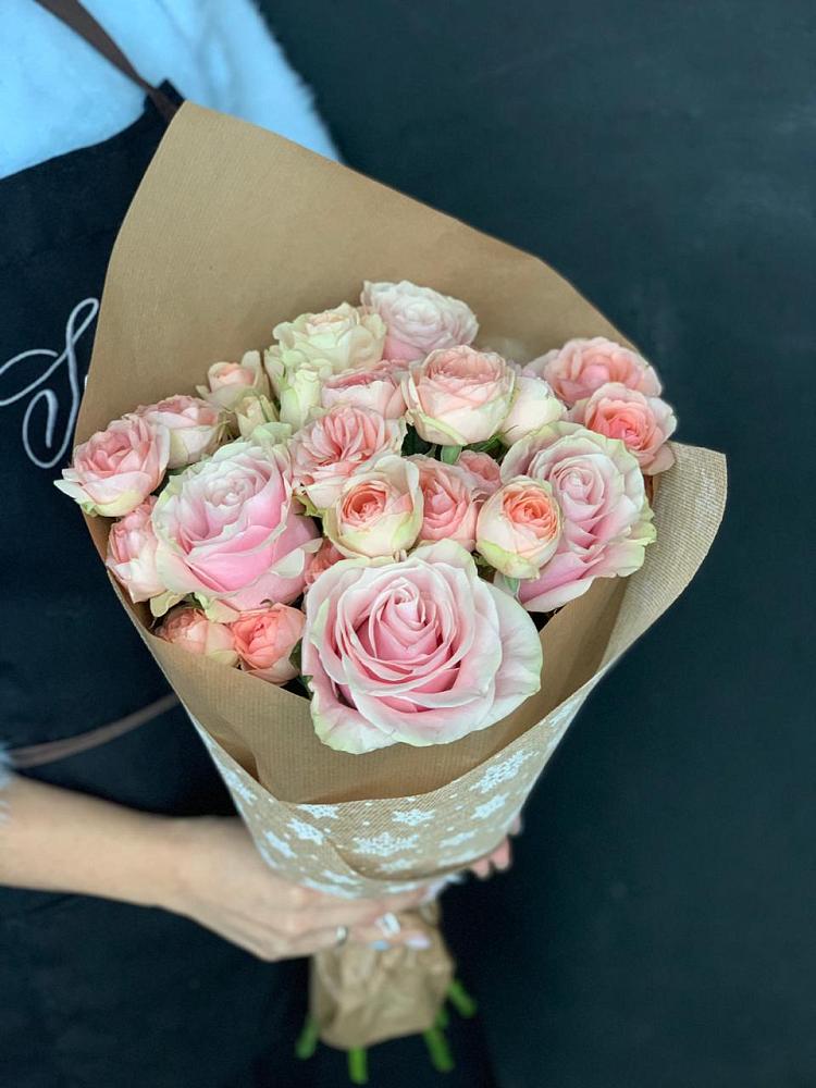 Букет цветов из: Хризантемы и Розы в Никеле