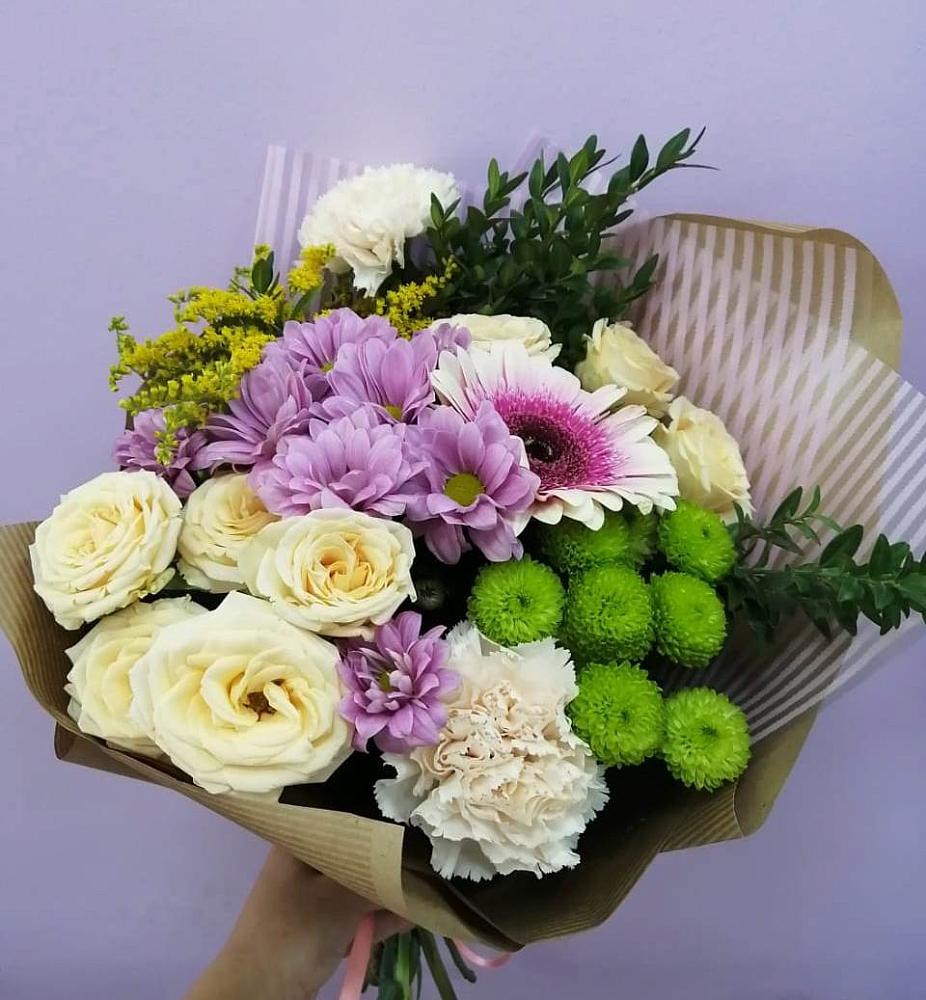 Букет цветов из: Хризантемы, Розы, Гвоздики и Герберы в Никеле