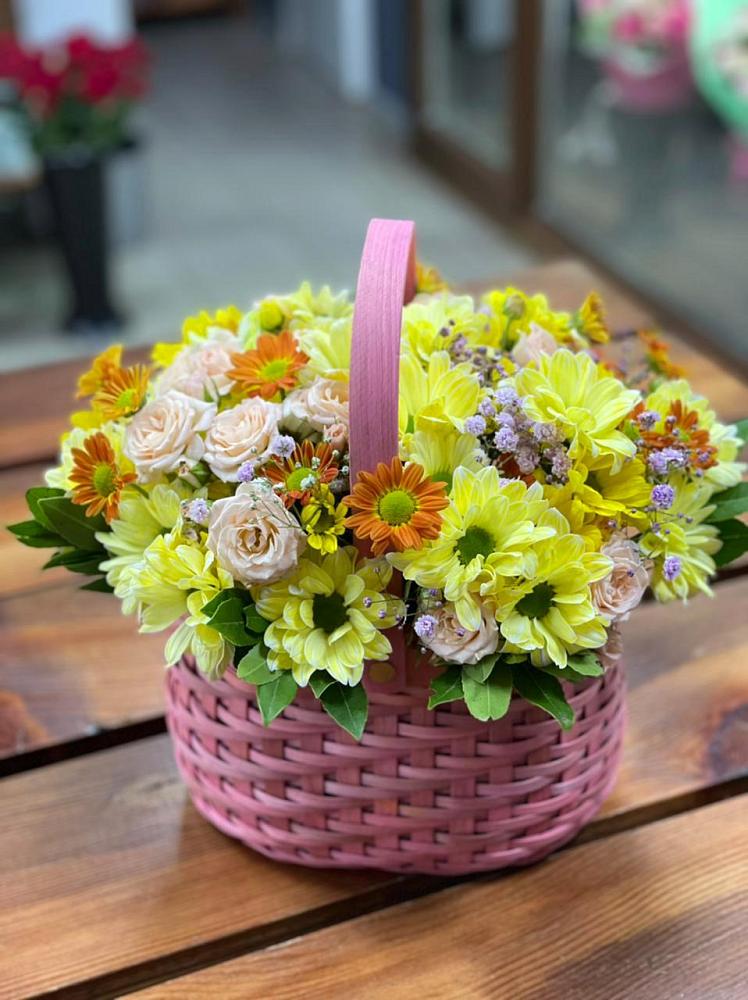 Цветочная композиция из Хризантемы и Розы в корзине в Никеле