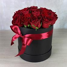 Цветочная композиция из Розы в шляпной коробке в Никеле