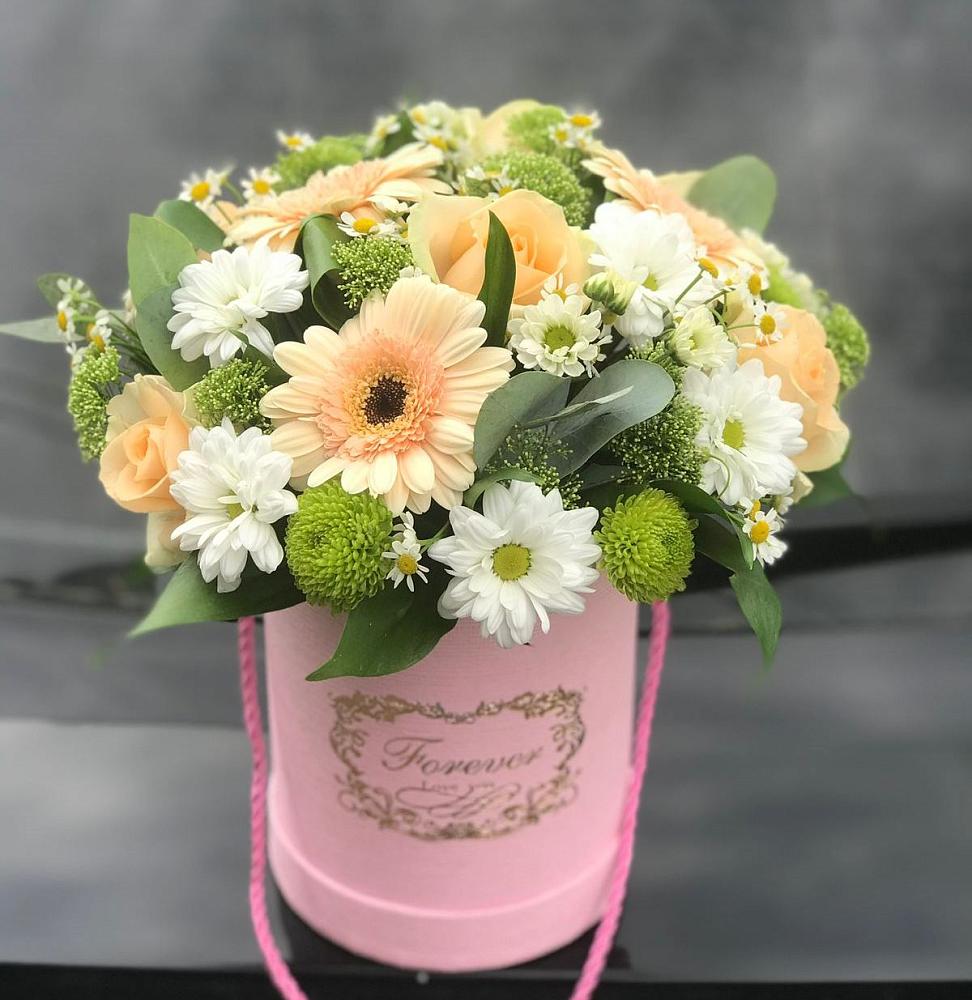 Цветочная композиция из Розы, Герберы и Хризантемы в шляпной коробке в Никеле